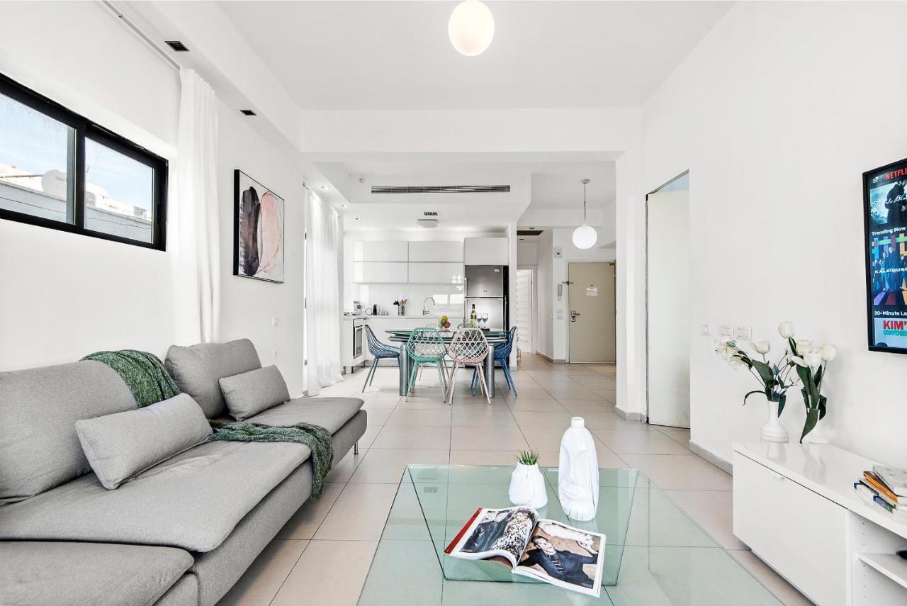 Glorious Renovated Apartment On Top Of The Beach Tel Aviv Buitenkant foto