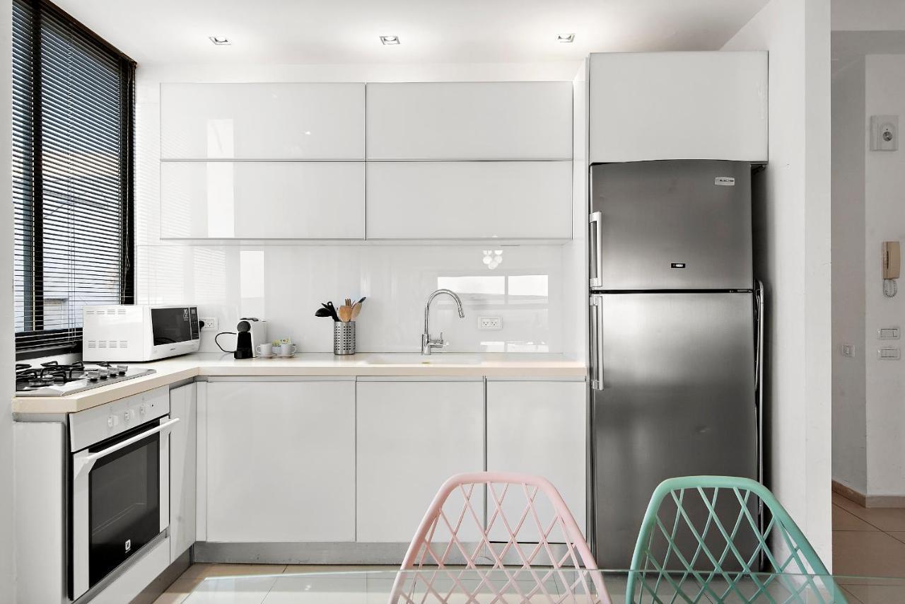 Glorious Renovated Apartment On Top Of The Beach Tel Aviv Buitenkant foto