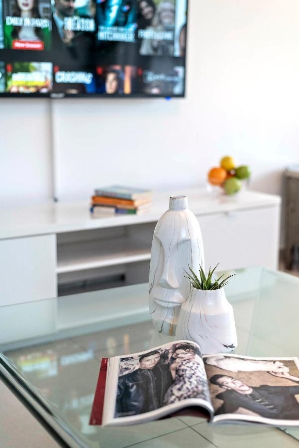 Glorious Renovated Apartment On Top Of The Beach Tel Aviv Buitenkant foto